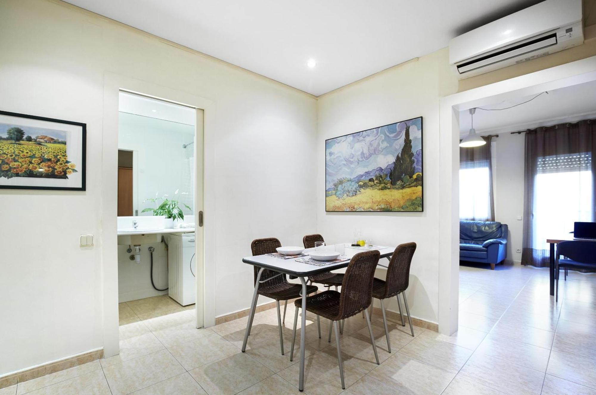 Apartamentos Calvet — Photos 2